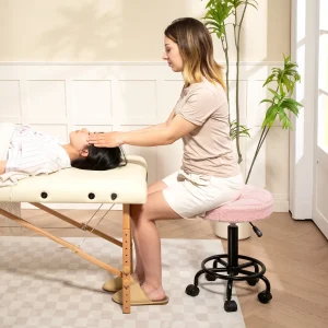 Banco Giratório Redondo Banco com Rodas Altura Regulável 50-66 cm Assento Estofado em Tecido tipo Borreguito para Salões Oficinas Spa Massagem Rosa