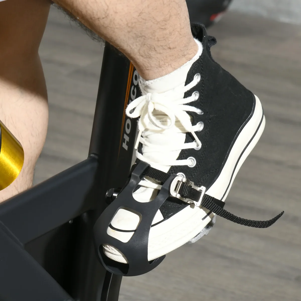 Bicicleta Estática com Resistência Ajustável Bicicleta Fitness com Volante de Inércia de 8kg Ecrã LCD Assento e Guiador Ajustáveis Suporte para Tablet 103x48x115cm Preto e Laranja - Image 9